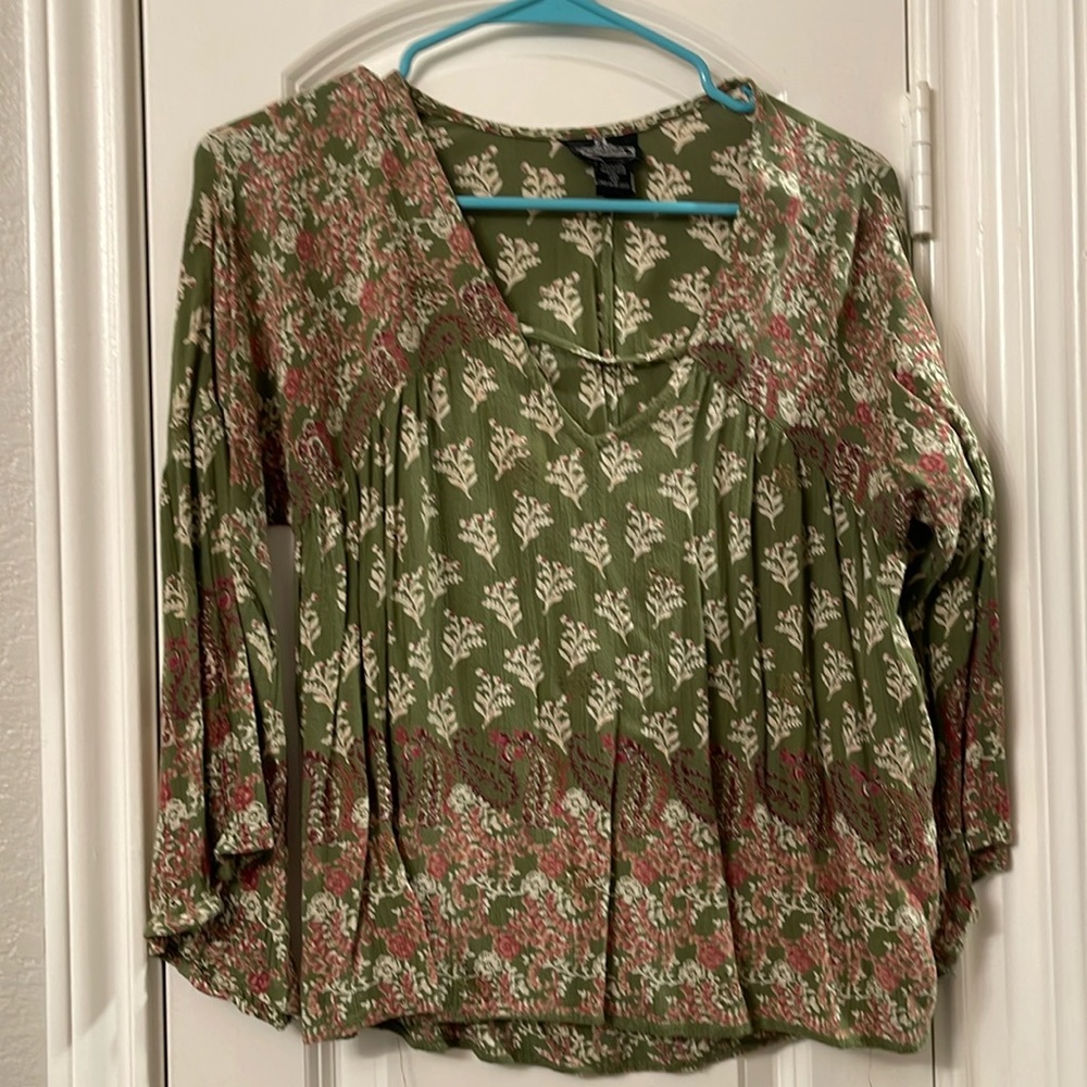 Women’s bell sleeve top size XS